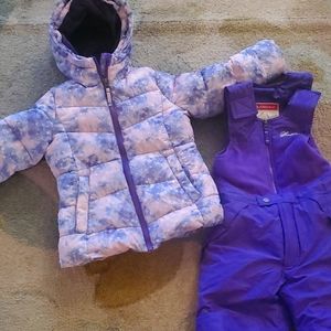 Girls size 5 snowzu jacket and matching snow pants.